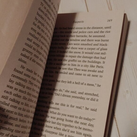 3/$13 Suspects By Danielle Steele Adult Fiction Novel Paperback Book - Picture 2 of 4